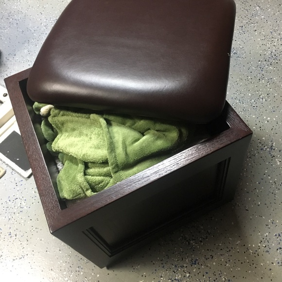 A table/ storage - Picture 3 of 8